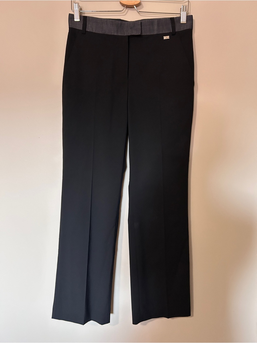 Escada Pure Virgin Wool Black Dress Pants Size 34 or 4 Neutral Quiet Luxury